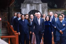 范明政总理与新西兰总理参观河内文庙-国子监
