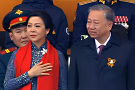 军用车辆方阵参加在俄罗斯首都莫斯科红场举行的纪念反法西斯胜利80周年阅兵式。图自 越通社