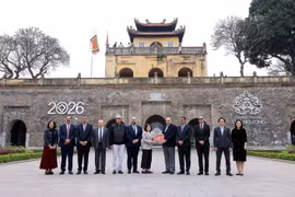约旦众议院议长马赞·图尔基·卡迪参观河内升龙皇城遗址