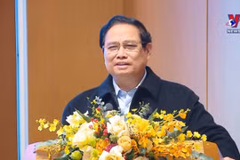政府总理范明政与农民对话