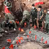 负责搜寻和归集烈士遗骸的力量在黎氏莲公园A区执行任务。图自越通社