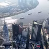 附图：胡志明市中心区域西贡河畔的金融楼群。图自越通社