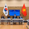 越南驻韩国大使武胡（右二）主持座谈会。图自越通社