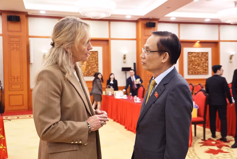 越南外交部部长黎怀忠会见冰岛外长贡纳尔斯多蒂尔。图自外交部