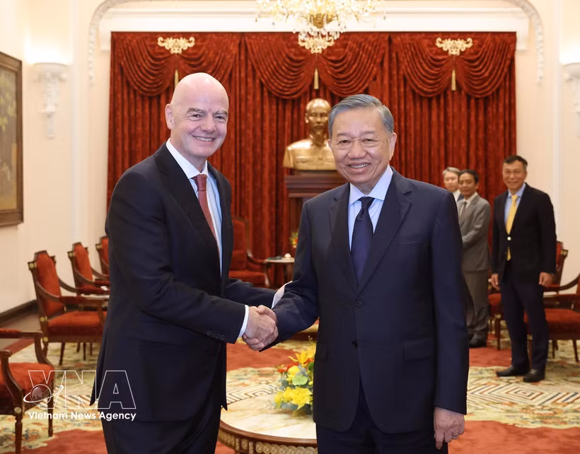 越共中央总书记、国家主席苏林会见国际足联主席因凡蒂诺。图自越通社