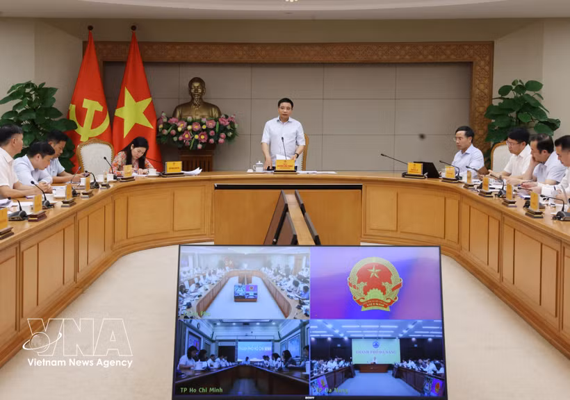 越南政府副总理阮文胜主持召开国际金融中心执行委员会会议。图自越通社