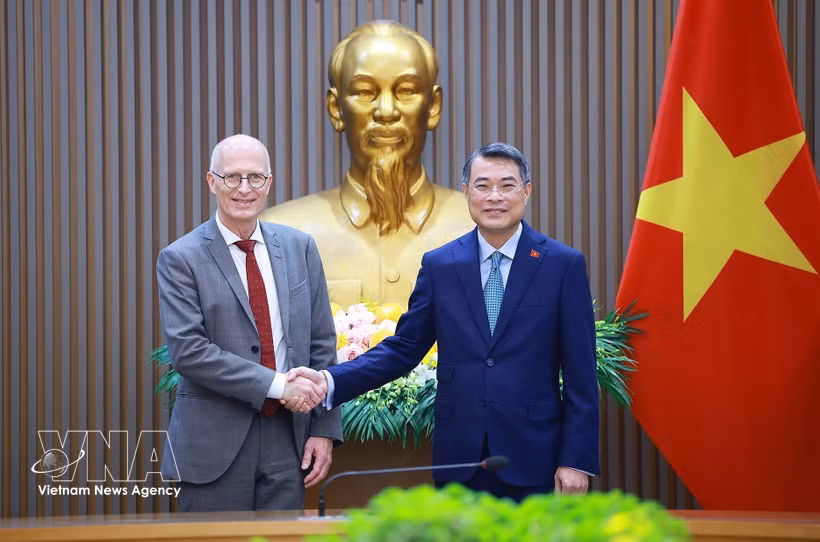 越南政府总理黎明兴会见德国汉堡市市长彼得•琛彻尔。图自越通社