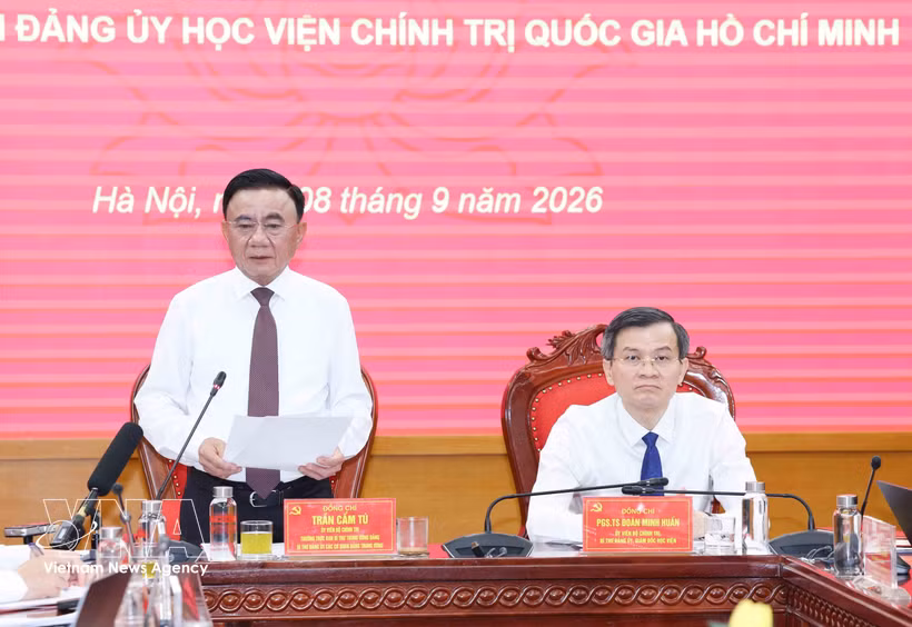 越共中央政治局委员、中央书记处常务书记、中央机关党委书记陈锦秀发表讲话。图自越通社