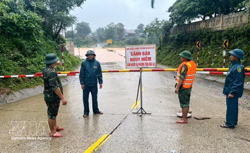 边防部队主动应对强降雨，确保边境地区安全。图自越通社