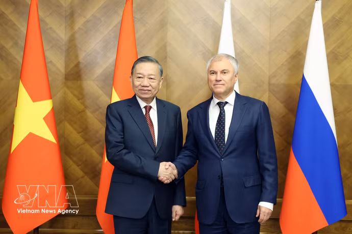越共中央总书记、国家主席苏林会见俄罗斯国家杜马主席维亚切斯拉夫·沃洛金。图自越通社