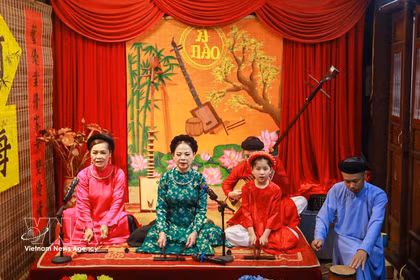 越南歌筹唱曲表演。图自越通社