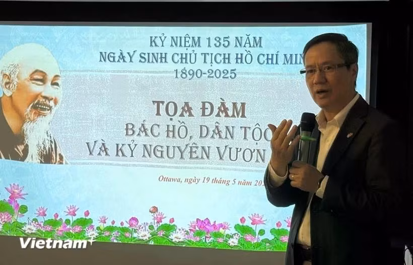 越南驻加拿大大使范荣光在座谈会上发表讲话。图自越通社