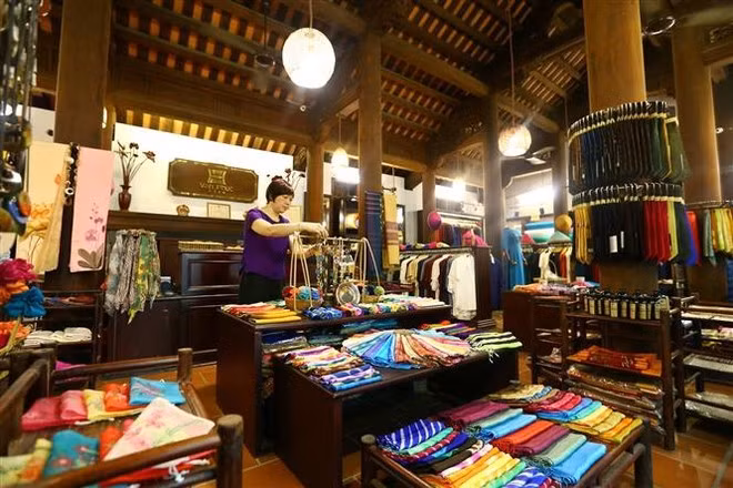 万福丝绸村的一家商店。图自越通社