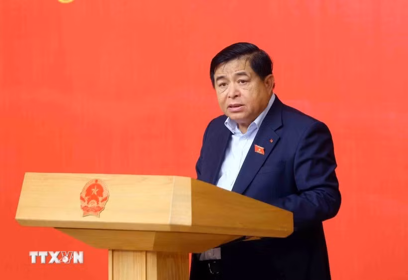 政府党委常委、政府副总理阮志勇在会议上发表讲话。图自越通社
