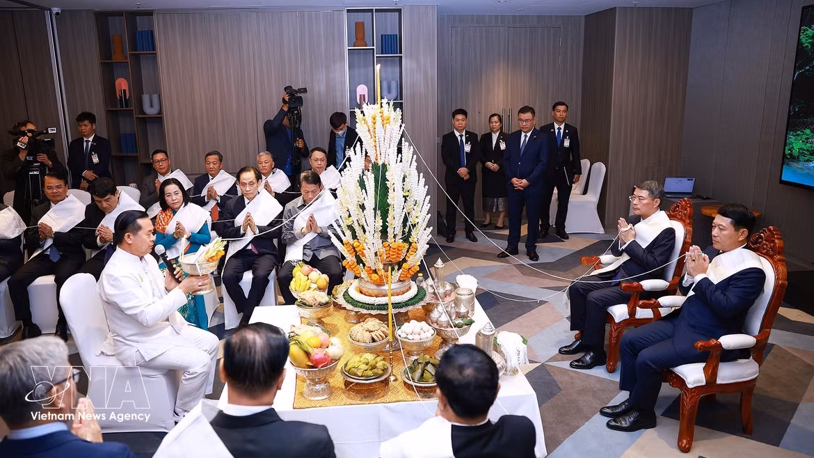 越南政府总理黎明兴出席老挝传统拴线仪式