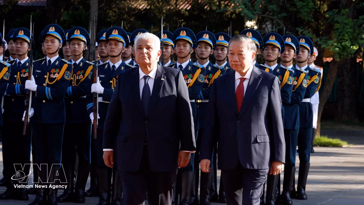 越共中央总书记、国家主席苏林与夫人主持仪式 欢迎巴拿马总统及夫人访越