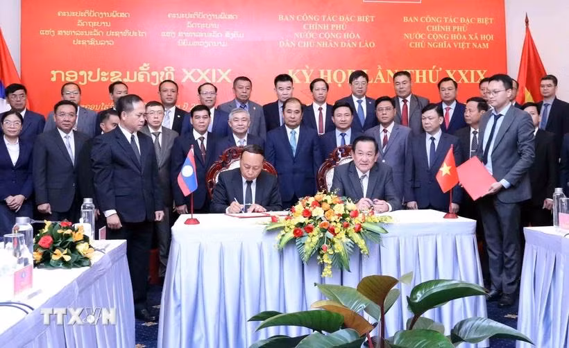 双方共同签署会议纪要。图自越通社