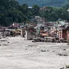 2026年8月29日，特里舒利河（Trishuli River）沿岸遭山洪袭击后，位于加德满都的建筑物受损并被厚厚的泥浆与石块包围。图自ANI/越通社