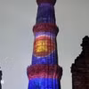 印度首都新德里库特布塔（Qutub Minar）高塔上呈现出绚丽的东盟会旗图案。图自越通社