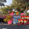 旅居中国澳门越南侨胞协会参加澳门国际幻彩大巡游。图自越通社