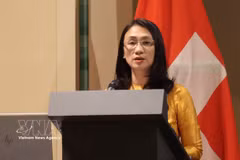 越南驻瑞士大使周梅英在活动上致辞。图片来源：越通社