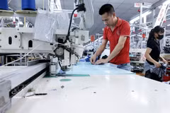 位于北宁市谅江BGG公司的自动化缝纫设备有助于提高劳动生产率。图片：越通社