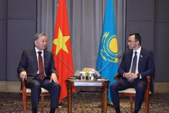 苏林总书记会见哈萨克斯坦 参议院议长阿什姆巴耶夫。图自越通社