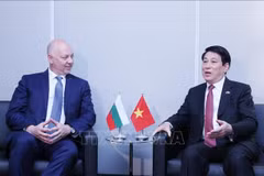 越南国家主席梁强会见保加利亚总理罗森·热利亚兹科夫。图自越通社
