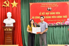 富寿省平原乡党委重视党员发展工作，尤其注重发展企业党员。图片来源：baophutho.vn