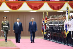 当地时间10月9日上午，朝鲜在平壤体育馆隆重举行仪式，欢迎越共中央总书记苏林率领越南高级代表团对朝鲜进行国事访问。图自越通社