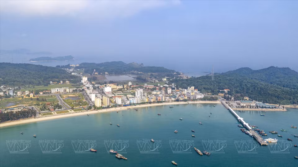 姑苏岛上的港口。图自越通社《越南画报》