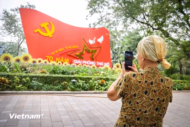 首都解放70周年是每个人回顾河内光荣、豪迈的发展历史的机会。图自越通社