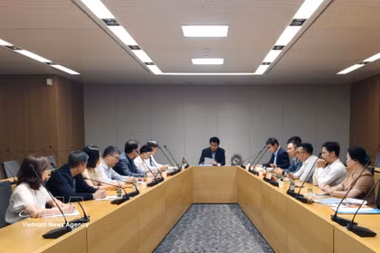 双方工作会谈现场。图自越通社