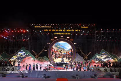 2026年赫蒙族文化节开幕式上的表演节目。图自越通社