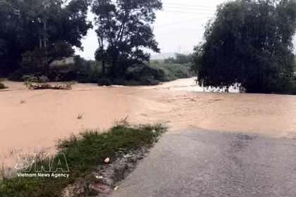 持续强降雨导致越南广治省各河流水位及洪水形势持续复杂多变。图自越通社