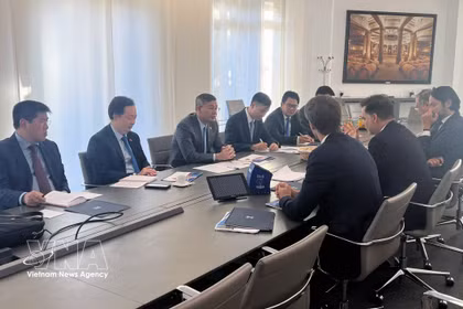 越南财政部长吴文俊与罗斯柴尔德集团（Rothschild & Co）举行工作会谈。图自越通社