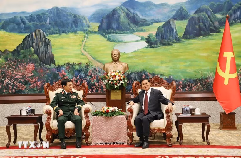dai-tuong-phan-van-giang-tham-lao-2.jpg
