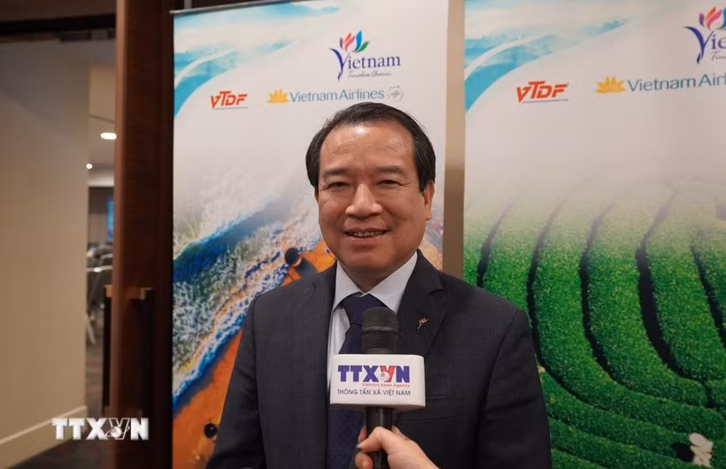 dua-du-lich-viet-nam-den-gan-hon-voi-xu-chuot-tui.jpg