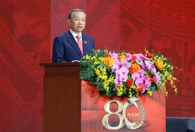 vna-potal-lanh-dao-dang-nha-nuoc-du-le-ky-niem-80-nam-ngay-truyen-thong-cong-an-nhan-dan-8216275.jpg