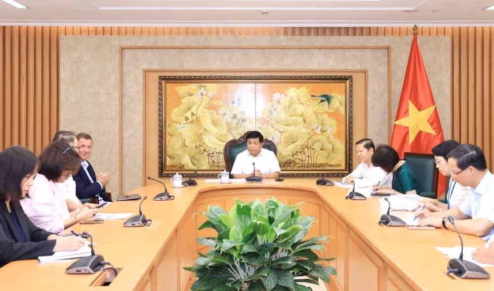 pho-thu-tuong-nguyen-chi-dung-lam-viec-voi-tap-doan-avestos-cong-hoa-lien-bang-duc-ttxvn.jpg