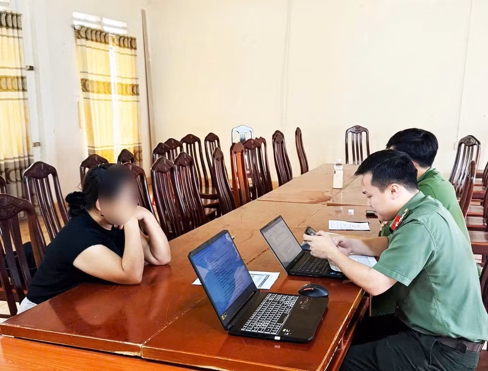 vna-potal-lam-dong-trieu-tap-xu-ly-6-truong-hop-dua-tin-sai-su-that-ve-thien-tai-tren-mang-xa-hoi-8429124.jpg