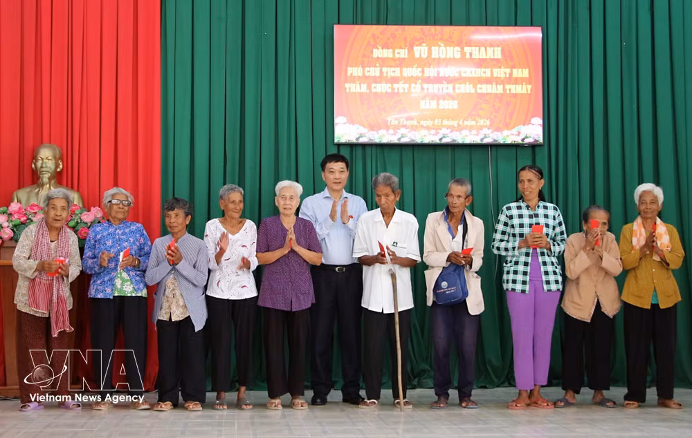 vnanet-potal-doan-cong-tac-cua-quoc-hoi-tham-chuc-tet-chol-chnam-thmay-tai-can-tho-8679813.jpg
