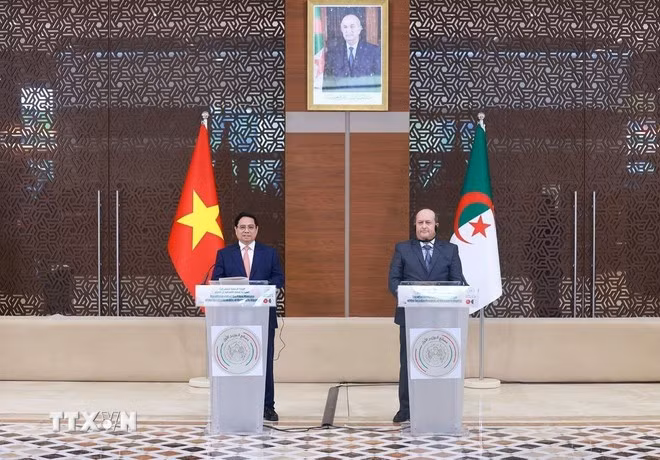 thu-tuong-pham-minh-chinh-va-thu-tuong-algeria-sifi-ghrieb-hop-bao-chung-24.jpg