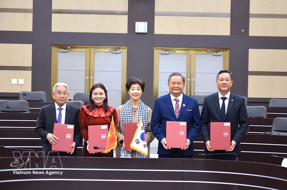 vnanet-vna-potal-viet-nam-han-quoc-thuc-day-hop-tac-dao-tao-cong-nghe-cao-ban-dan-va-ai-8842392.jpg