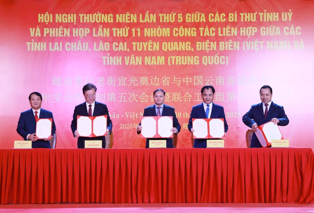 vna-potal-hoi-nghi-thuong-nien-lan-thu-5-giua-cac-bi-thu-tinh-uy-4-tinh-bien-gioi-phia-bac-va-tinh-van-nam-trung-quoc-8374538.jpg
