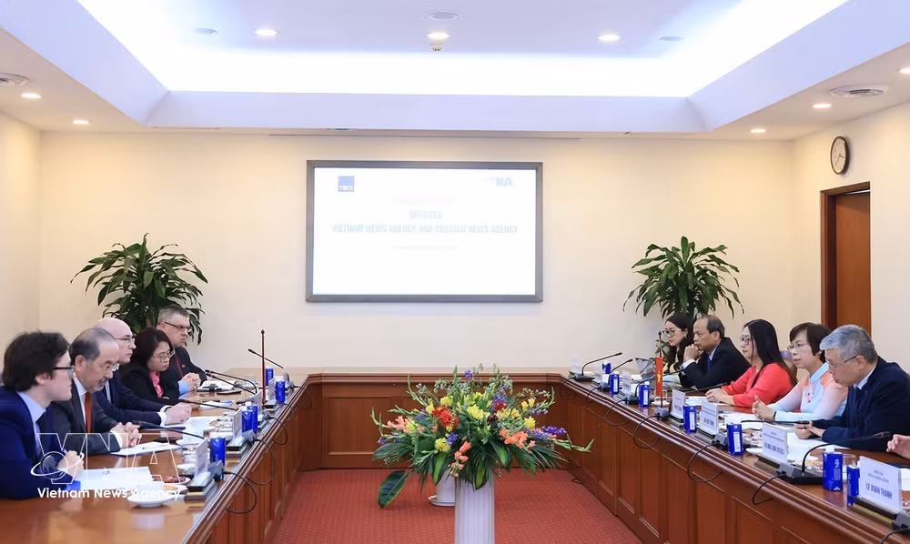 vnanet-dam-giua-tong-giam-doc-va-tong-giam-doc-hang-thong-tan-tass-lien-bang-nga-8605459.jpg