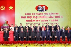 国会主席陈青敏出席越共芹苴市代表大会