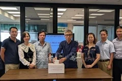 旅居以色列越南人携手为国内洪灾灾民和古巴人民捐款。图自越通社