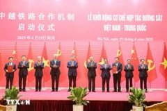 越共中央总书记苏林同中共中央总书记，国家主席习近平共同见证中越铁路合作机制启动仪式。图自越通社