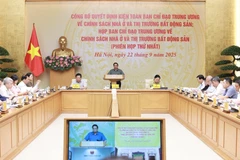 越南政府总理、住房与房地产市场政策中央指导委员会（以下简称指导委员会）主任范明政主持召开指导委员会第一次会议。图自越通社